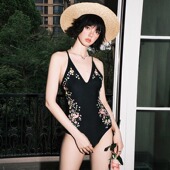 遮肚显瘦泰国 爆款 黑色V领性感温泉连体高级感泳衣女款 2024年新款