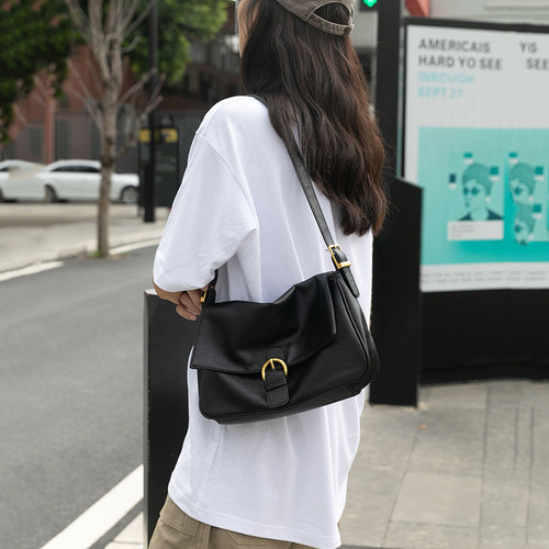 香港正品小众新款复古辣妹黑色单肩腋下包法棍包百搭斜跨手提女包
