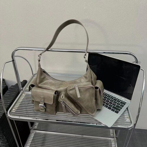 香港复合真皮轻奢小众高級甜酷辣妹风机车皮革手提包单肩包腋下包