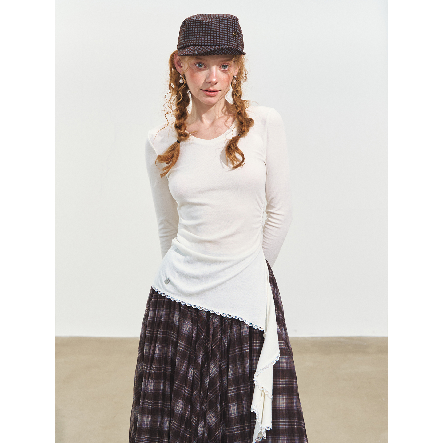 SOMESOWE 桃心领不对称抽皱上衣