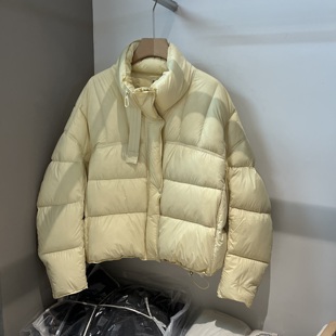 868009冬季设计感弯刀袖立领泡芙羽绒服女短款90白鸭绒面包服外套