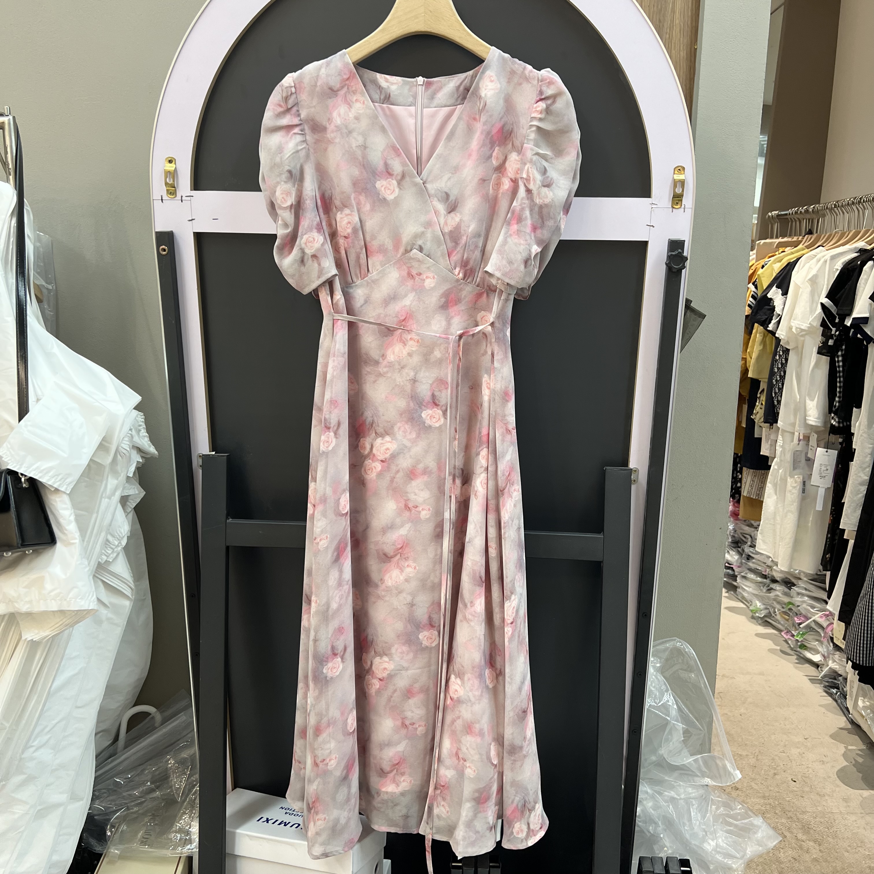 法式V领碎花泡泡袖收腰连衣裙女