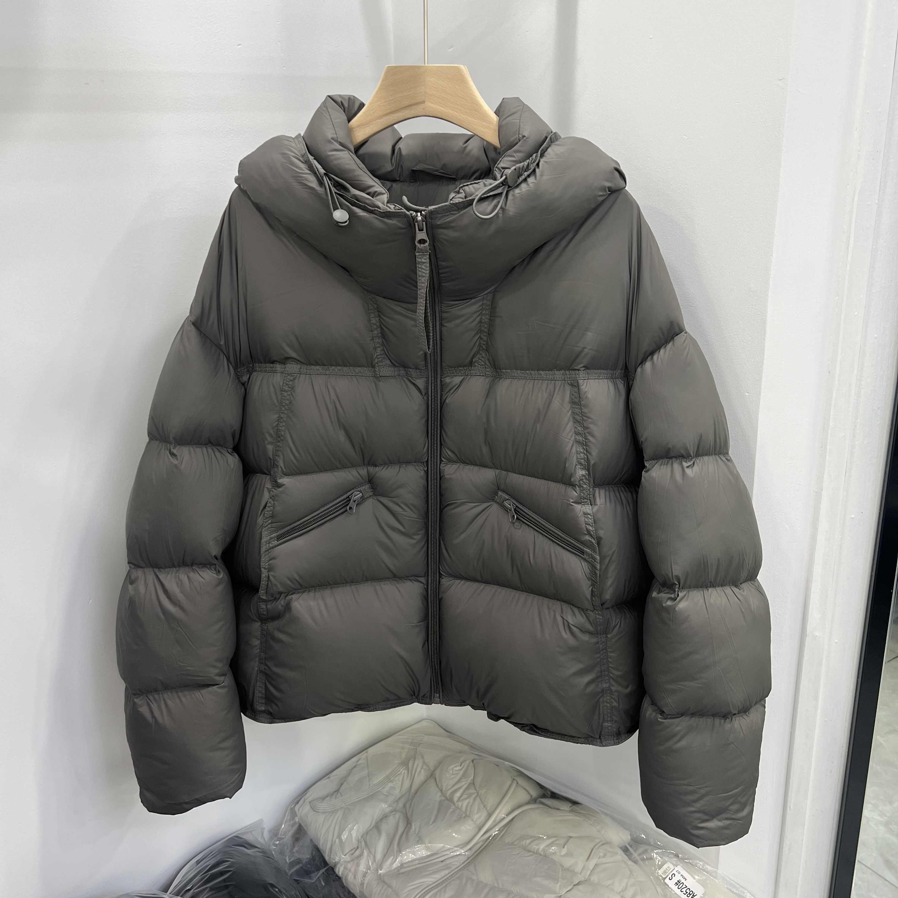 韩版连帽短款羽绒服加厚保暖外套