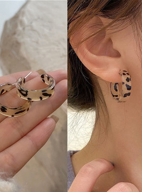 Acrylic hoop earrings women  new fashion stud earrings retro