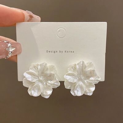 Big White Camellia Flower Stud Earring Female Simple Exagger