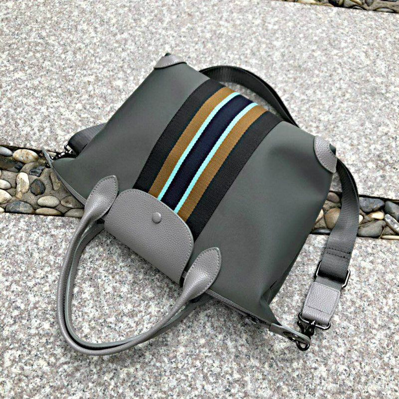 饺子包包女小众2025新款时尚百搭真皮手提包尼龙大容量斜挎包帆布