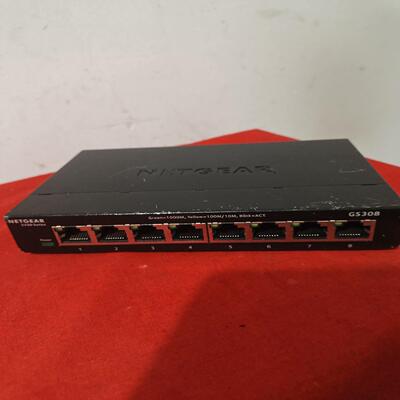 {雅致商行}网件GS308v3 8端口千兆非网管交换机