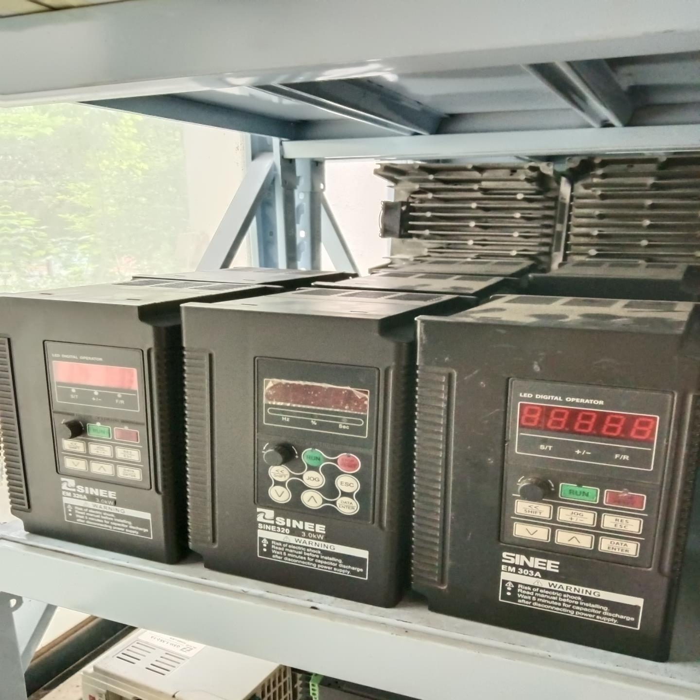 {雅致商行}正弦变频器EM303A-1R5G2R2P-3ABEM32