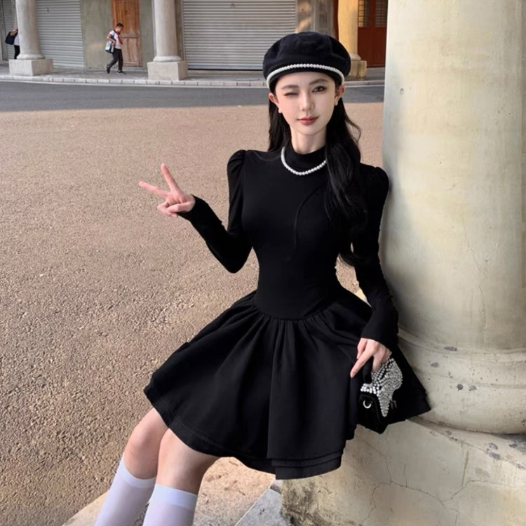 黑色秋冬季连衣裙女巨好看冬装赫本风冬天裙子气质高级感2026新款