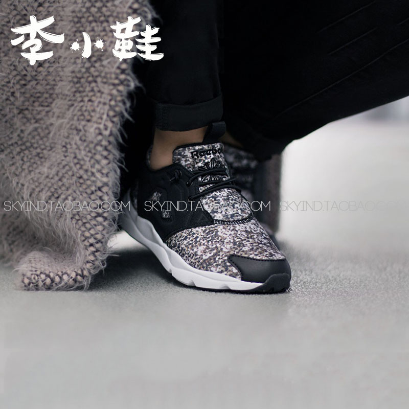 清仓Reebok锐步女秋冬保暖毛毛内里加绒休闲运动慢跑步鞋 V70754