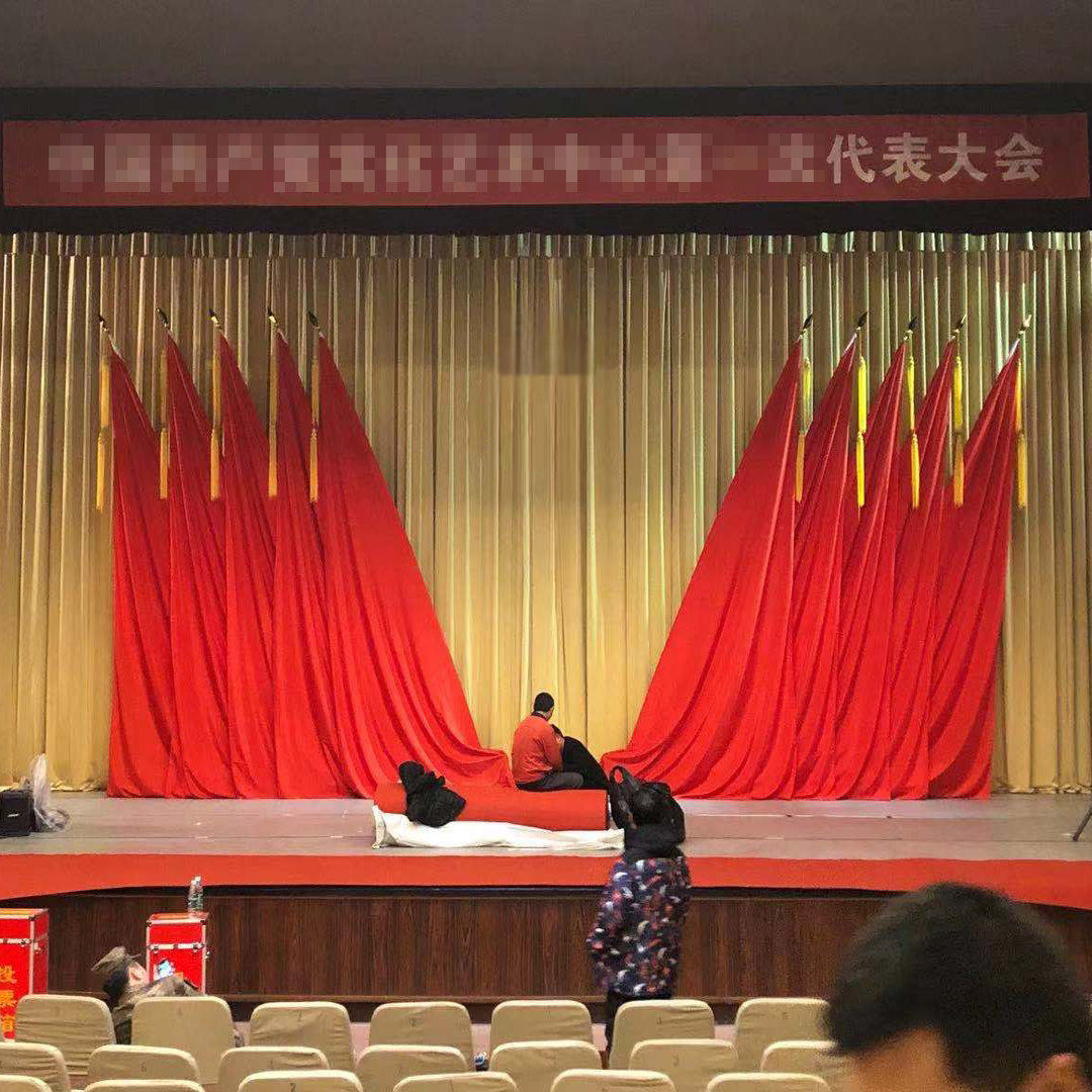 会议幕布多功能厅五件租赁枪头穗底座包邮徽定制舞台礼堂旗帜套装