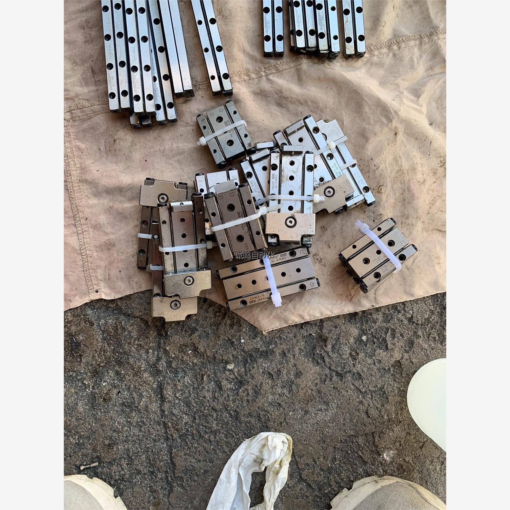 日本IKO交叉导轨CRW3-75