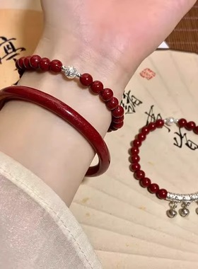 百搭手镯诠释时尚态度