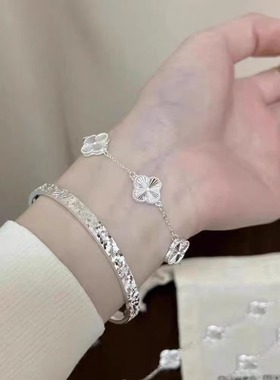 银手链，时尚搭配的亮点