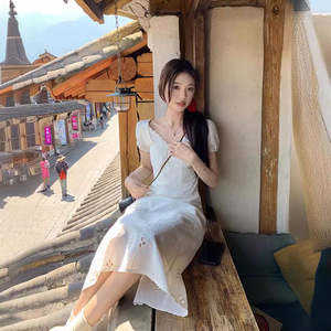 复古镂空刺绣短袖连衣裙女春夏法式浪漫纯欲风高腰显瘦长裙初恋裙