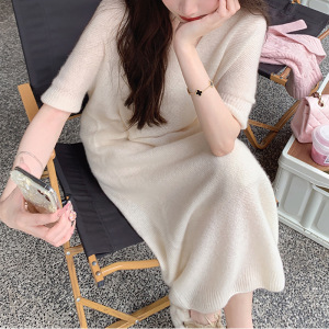 大姐姐柔软白厂丝羊绒连衣裙