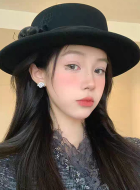 小众暗黑工匠！法式赫本风黑色羊毛礼帽女秋冬英伦复古花朵平顶帽