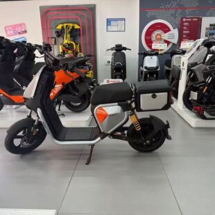 适用适用九号新款Fz3/Fz3110坐垫尾箱碳钢后备箱储物箱靠背坐垫一