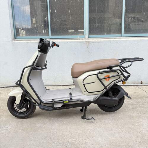 适用雅迪m33护杠MH/M一体