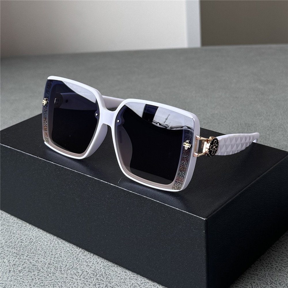 轻奢大红色女士偏光太阳眼镜女防紫外线白色墨镜大框显瘦高级感