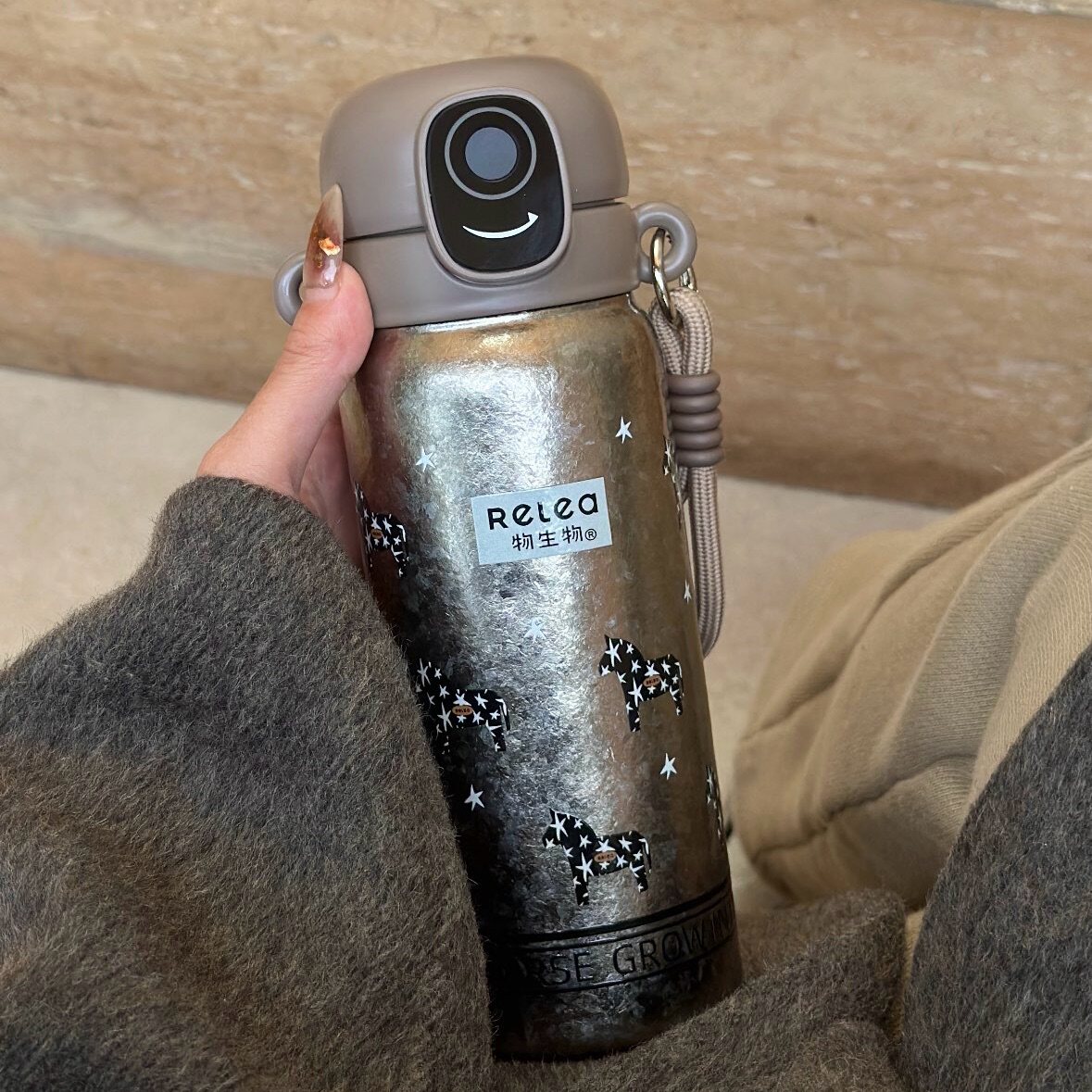 物生物儿童纯钛吸管保温杯男女学生高颜值随行便携手提指纹解锁杯