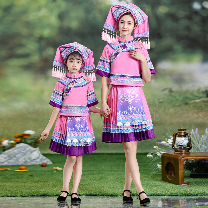 壮族三演出亲子装成人服女