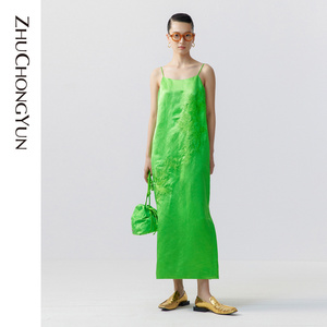 ZHUCHONGYUN款桑蚕丝混纺缎面刺绣吊带连衣裙