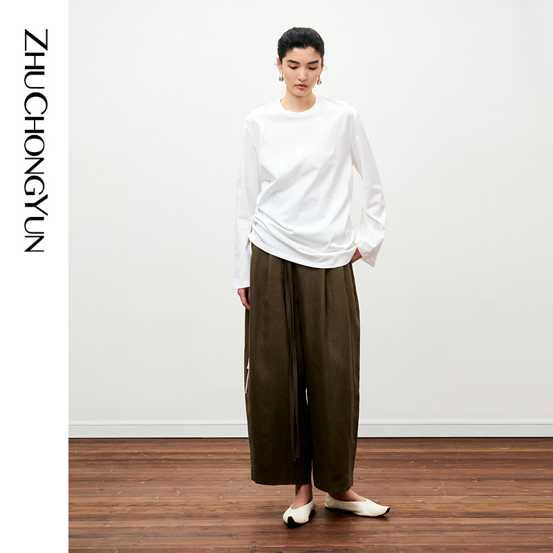 白色圆领，浪漫新意