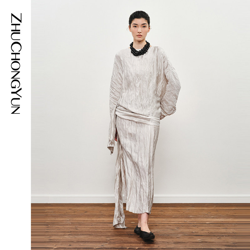 ZHUCHONGYUN冬季水光褶皱灵动抽绳简约优雅宽松圆领上衣