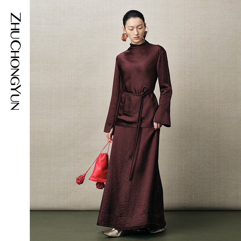 拼接纱质半裙，展现层次气韵