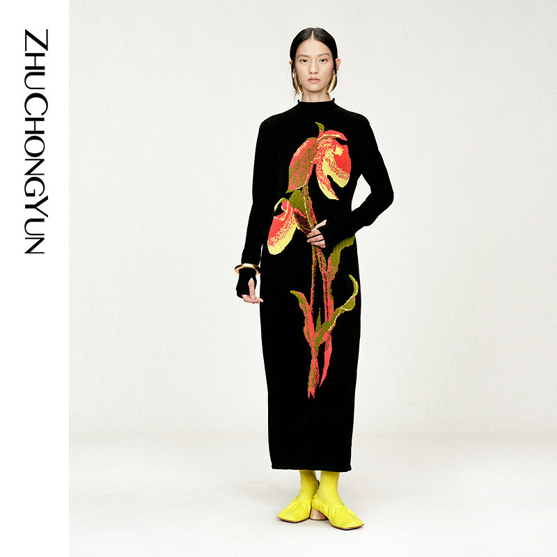 【东方织锦】ZHUCHONGYUN2026春新款提花针织修身小高领连衣裙