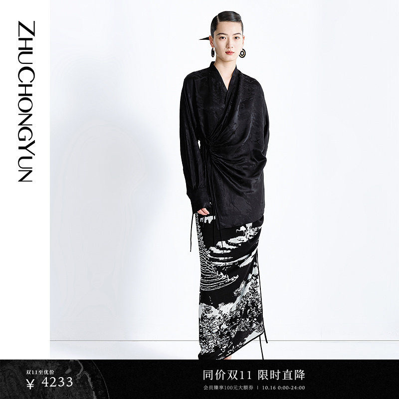 ZHUCHONGYUN秋款黑色斜门襟中式原创花稿桑蚕丝极简上衣