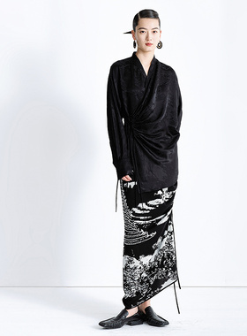 ZHUCHONGYUN2025秋新款黑色斜门襟新中式原创花稿桑蚕丝极简上衣