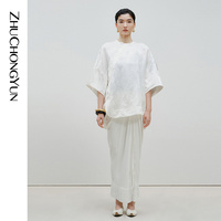 【花间慢塑】ZHUCHONGYUN2024夏新款白色原创花稿光泽感斜襟上衣