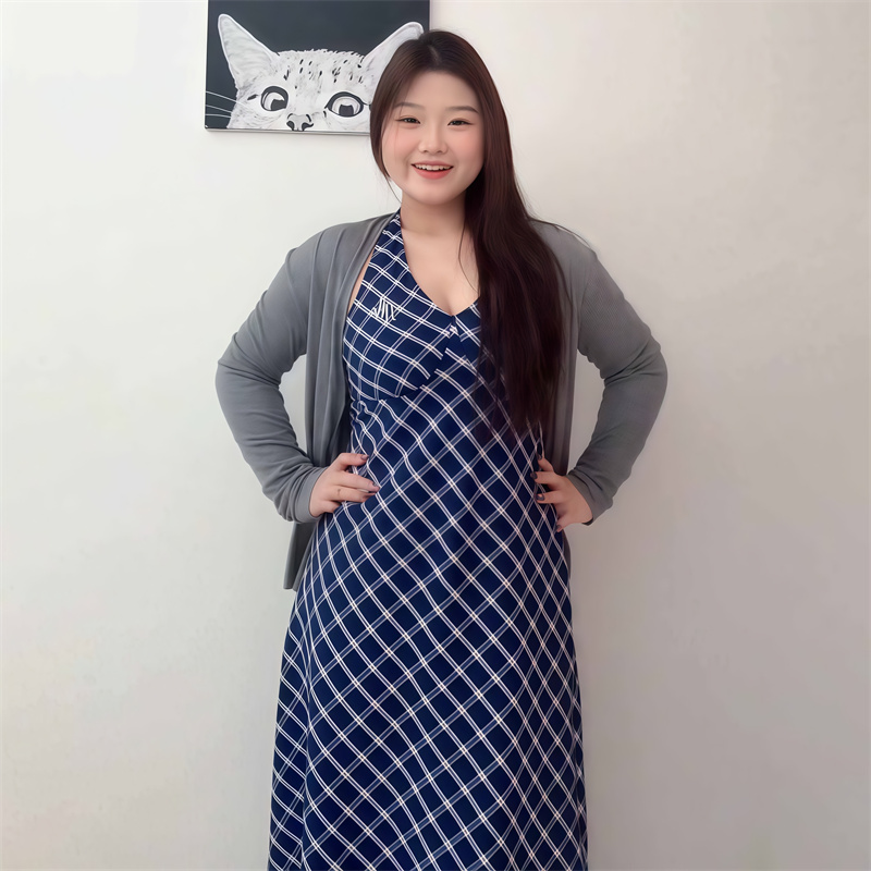 复古格纹挂脖连衣裙子女春夏2025新款大码胖MM薄款防晒开衫两件套