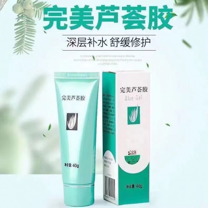 촉촉하고 부드러운 알로에 베라 젤이 햇빛에 노출된 후 피부를 회복하고 진정시킵니다