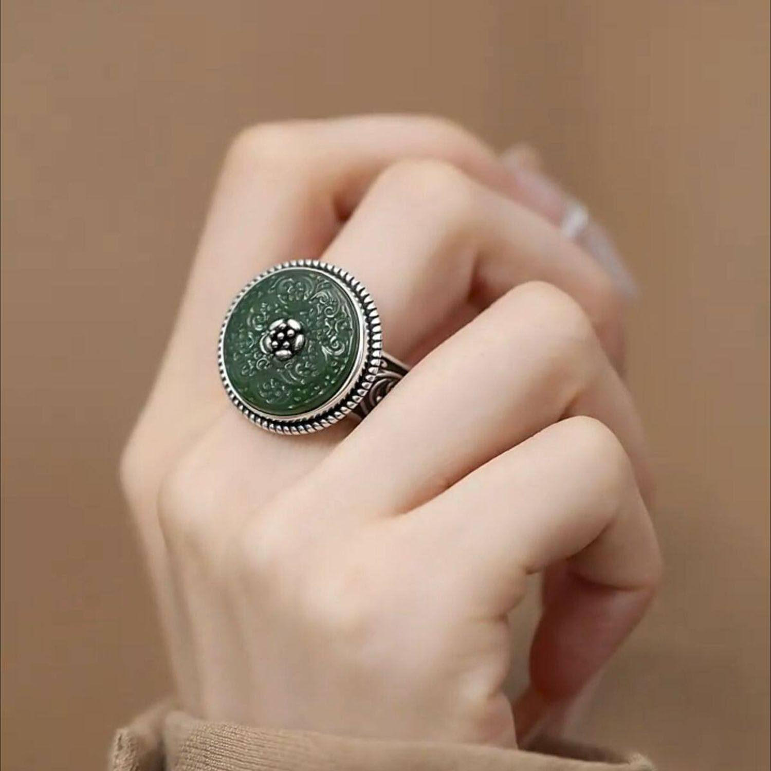 复古唐草纹圆牌牡丹花戒指女士民族风绿玉石圆形雕花花纹开口指环