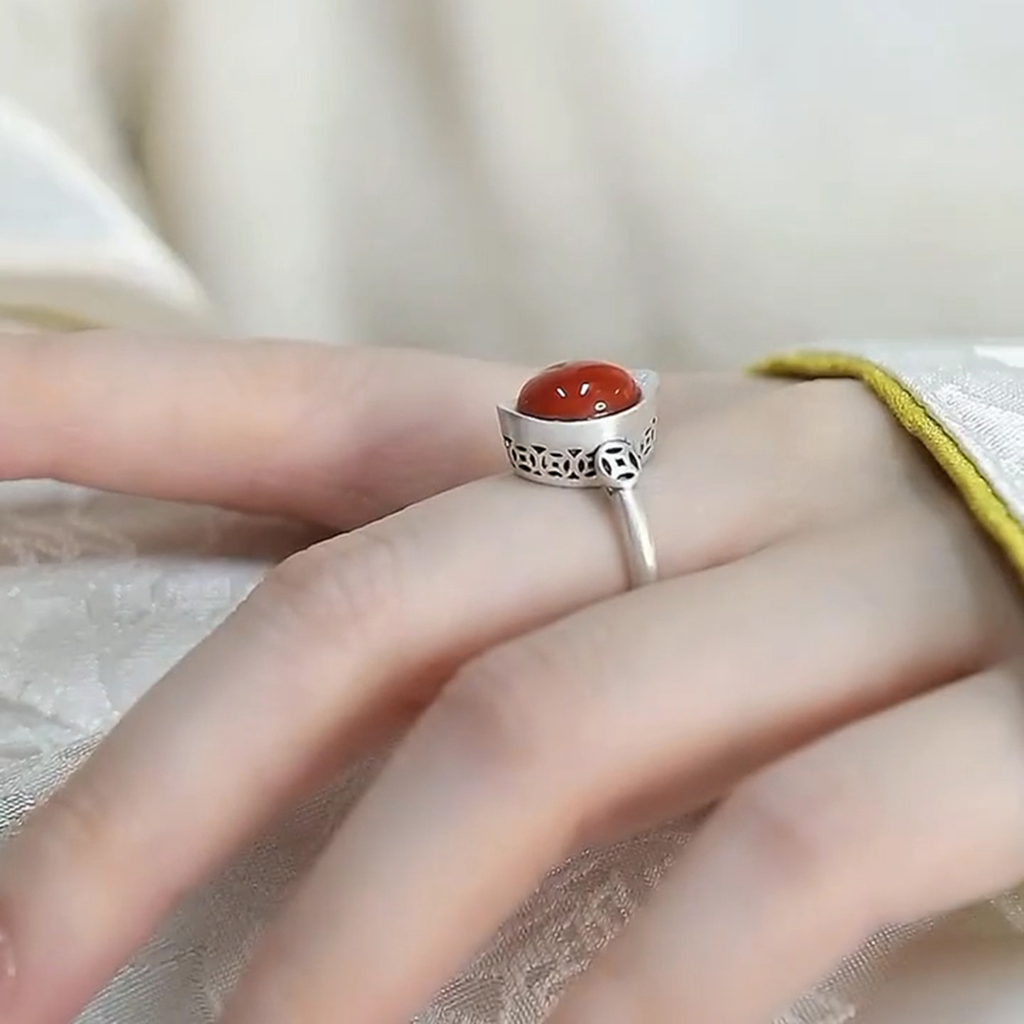 复古元宝南红玛瑙戒指女新中式国风高级感铜钱镂空开口可调节指环