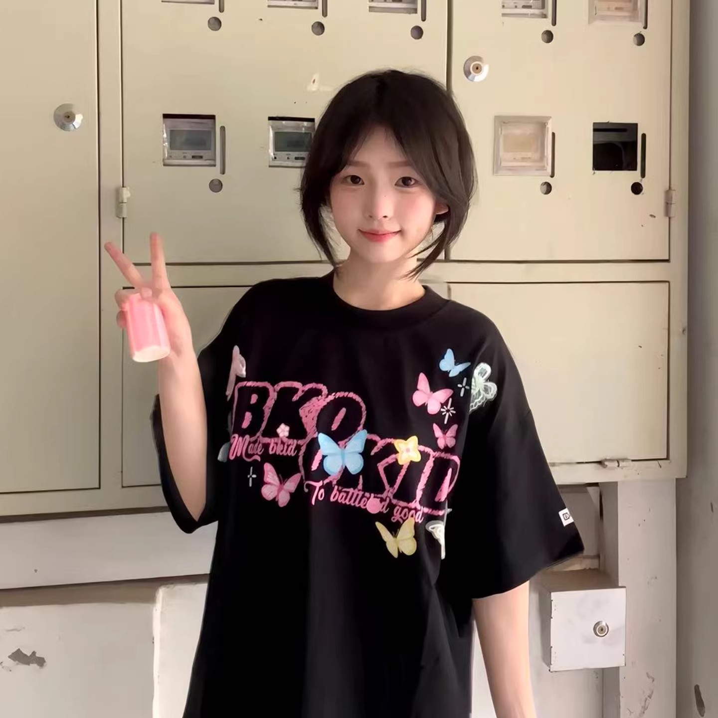 美式手绘立体刺绣刺蝶字母短袖女