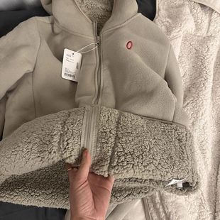 奥特莱斯 外贸余单加厚保暖羊羔毛摇粒绒外套女棉袄户外连帽棉服