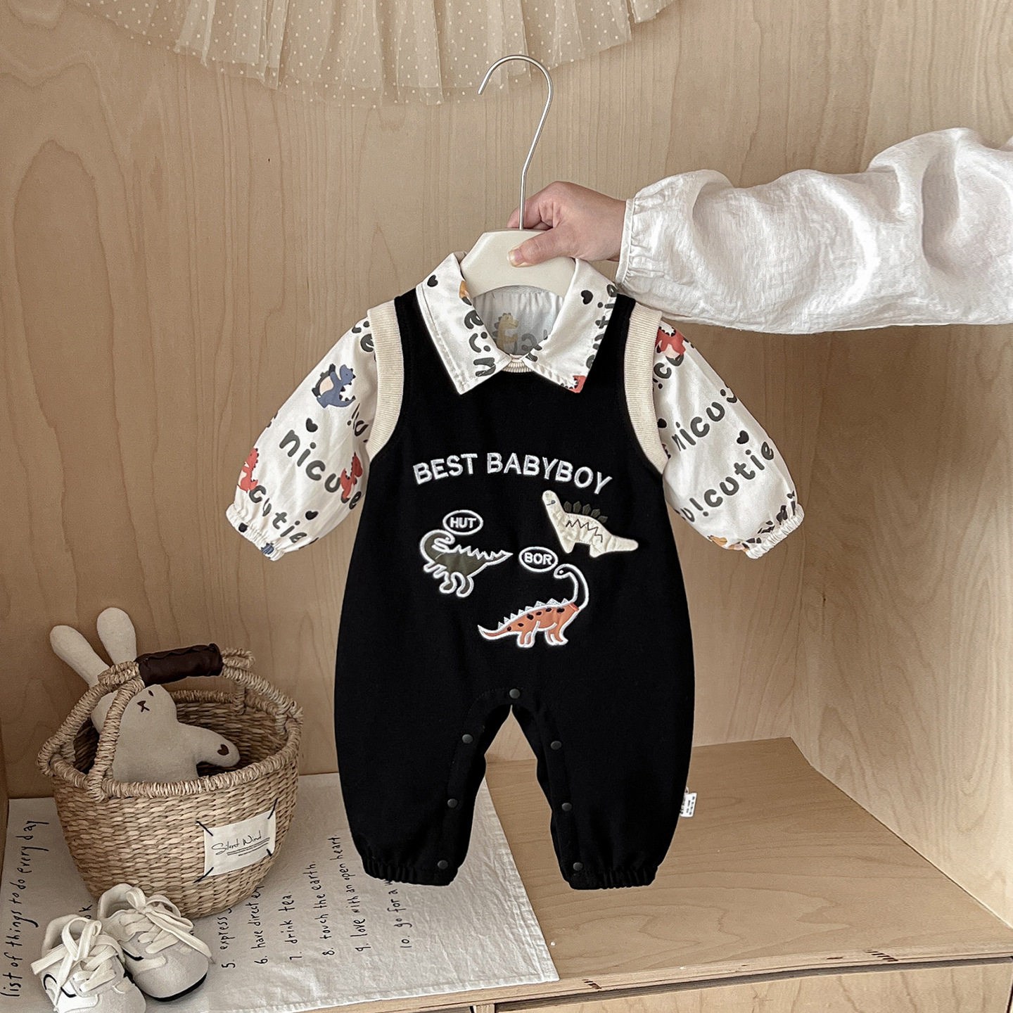 婴儿衣服女宝宝秋装连体背带裤套装超萌洋气一岁春秋季两件套外出