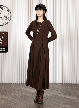 D-HARRY/迪哈利2025冬季新款复古优雅咖色长袖连衣裙DH254J62985T