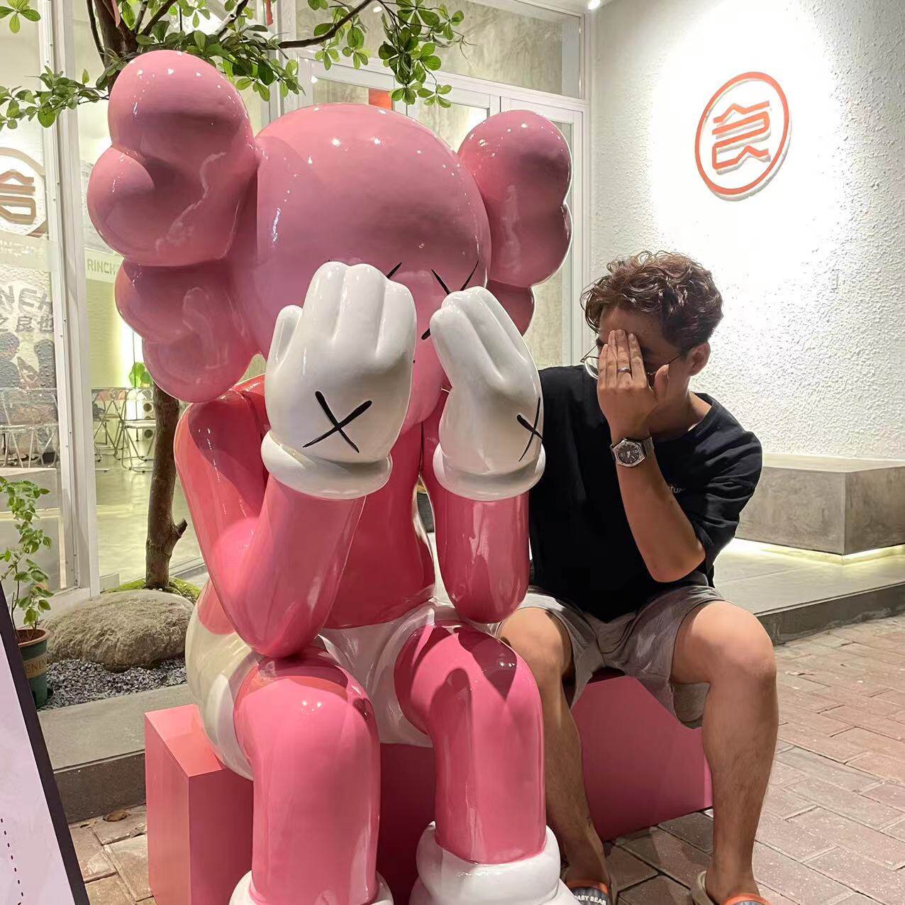 网红坐姿暴力熊大摆件玩偶卡通公仔落地现代乔迁客厅开业软装装饰
