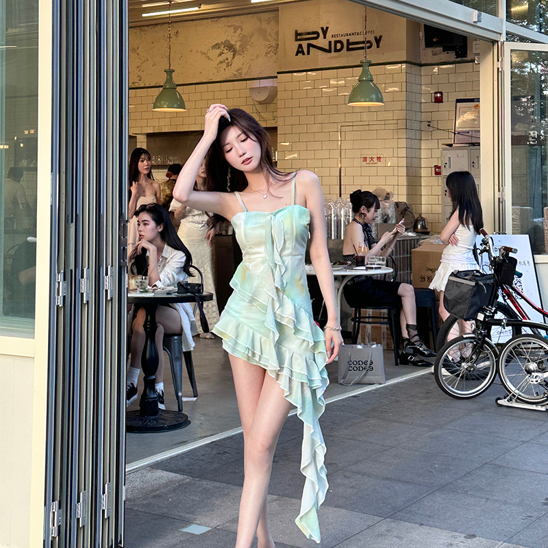 设计感碎花短款收腰小清新连衣裙