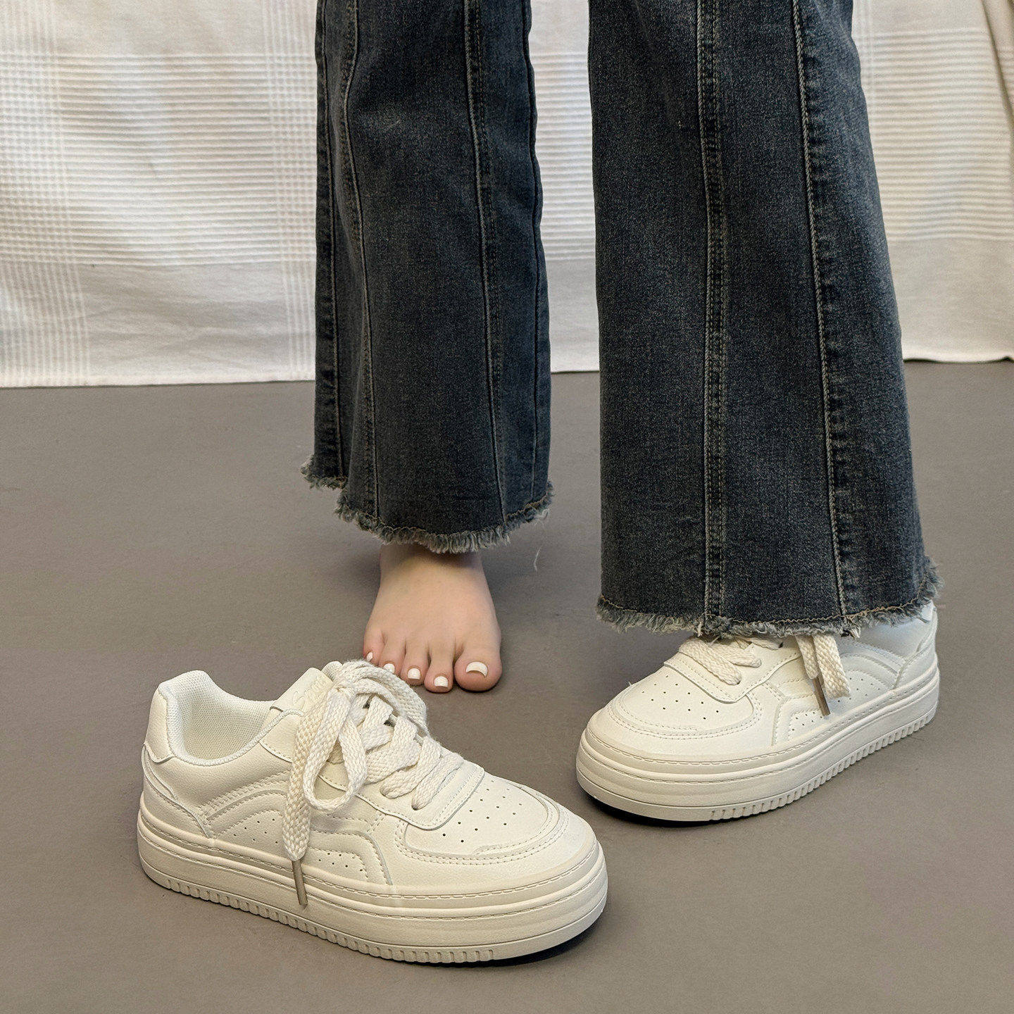 日系百搭奶fufu小白鞋女款2026年春季新款皮面复古厚底休闲板鞋子