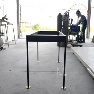 A058 莫宁造 都说长得像烧烤炉 一个桌腿