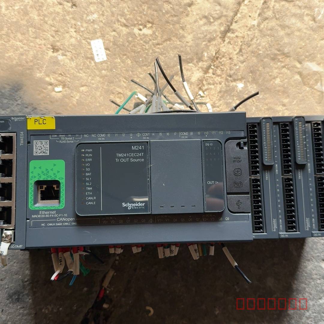 议价出售拆机施耐德PLC一套TM241CEC24T 功能维修