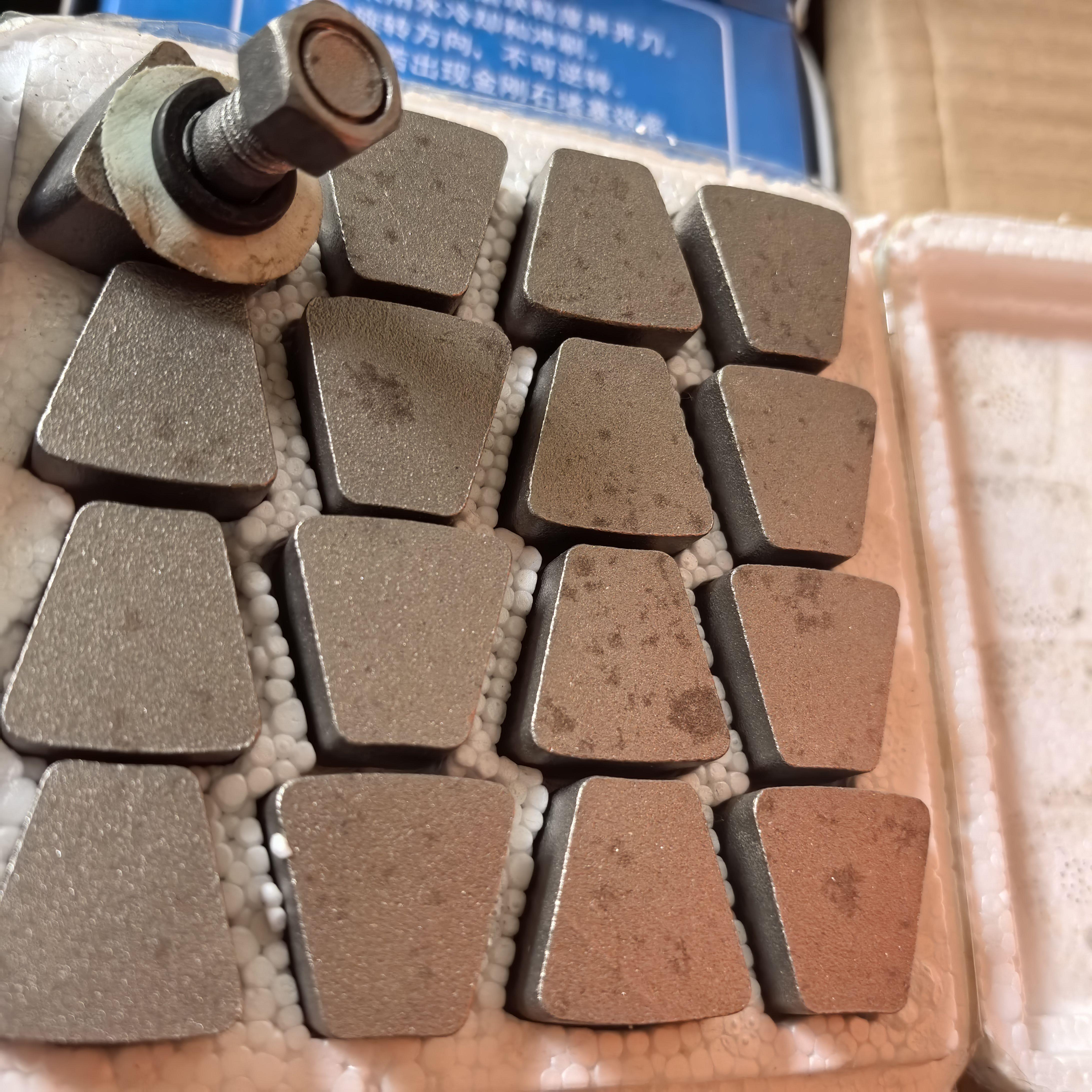 金刚石磨块水磨石机配件水磨石抛光磨头混凝土水泥地面地面打磨片