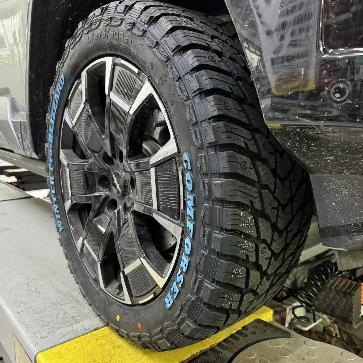 科马仕暴风雪加厚越野雪地胎可镶钉冬季胎多种型号18轮毂