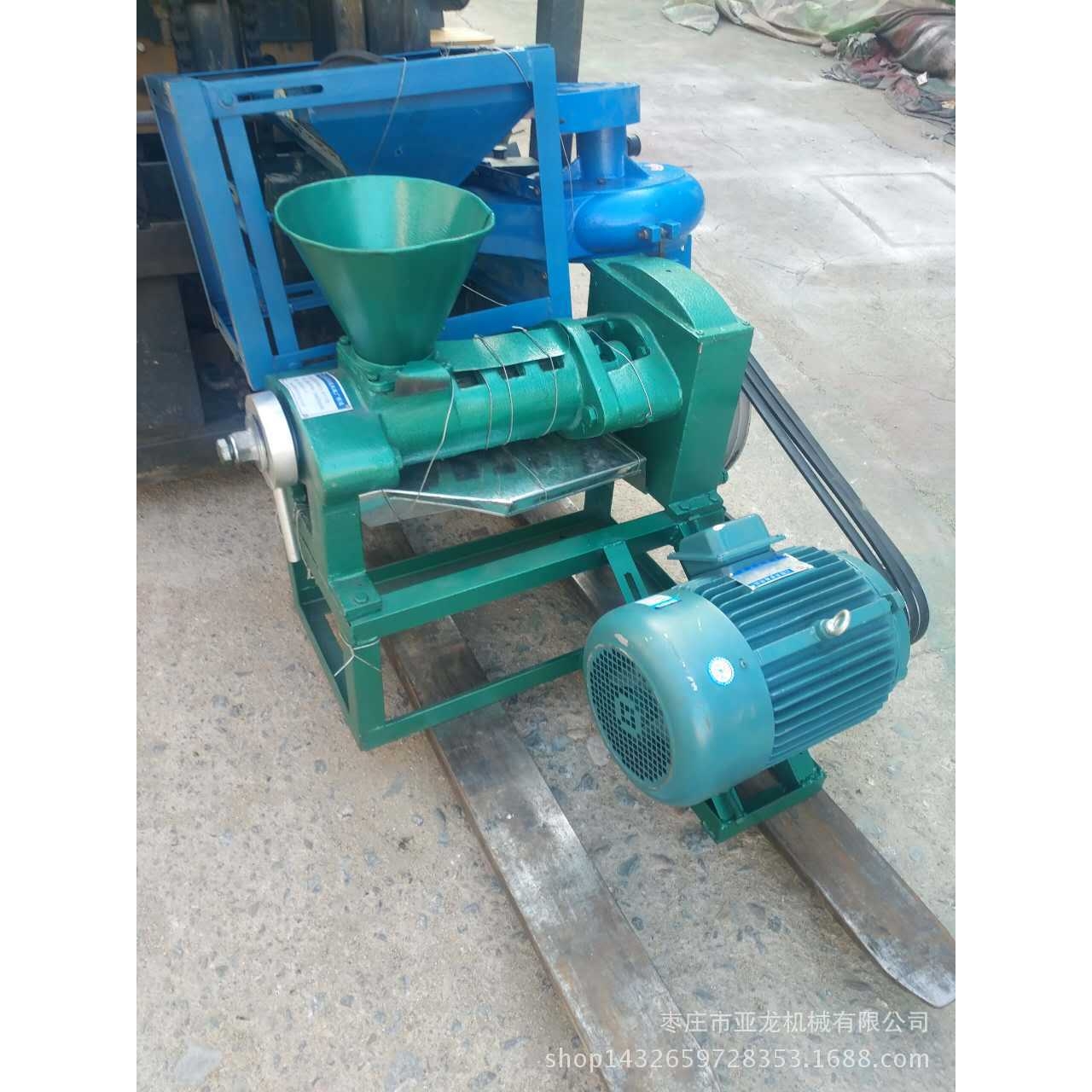 厂家直销小型商用榨油机工作原理 花生茶籽图片 非洲葵花籽榨油机